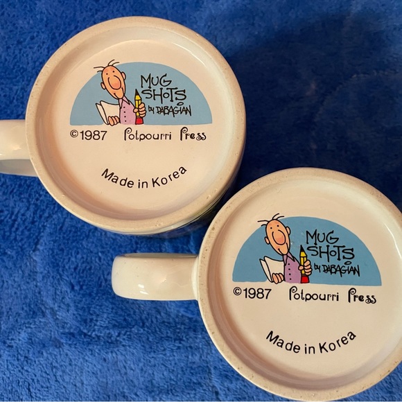 VINTAGE Christmas Mugs - Picture 8 of 10